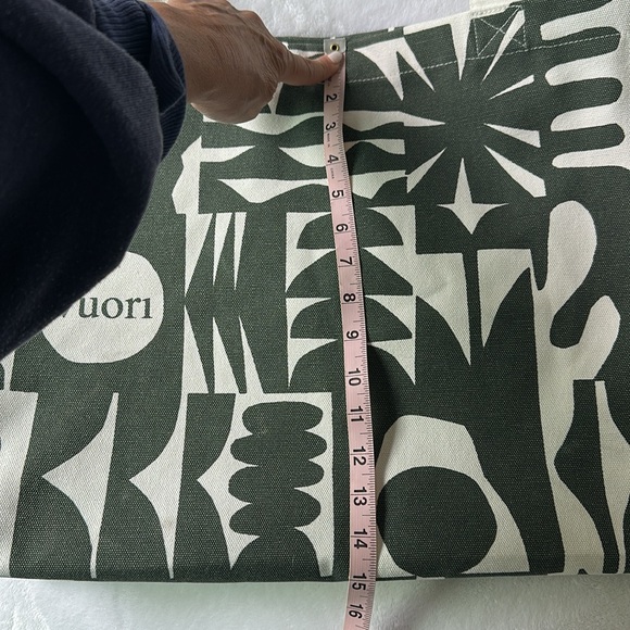 NWOT Vuori Extra Large Canvas Tote - Picture 8 of 10